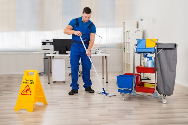 Janitorial Mopping Service in Akron