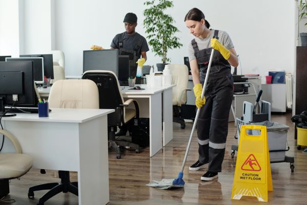 Weekly Commercial Cleaning in Akron
